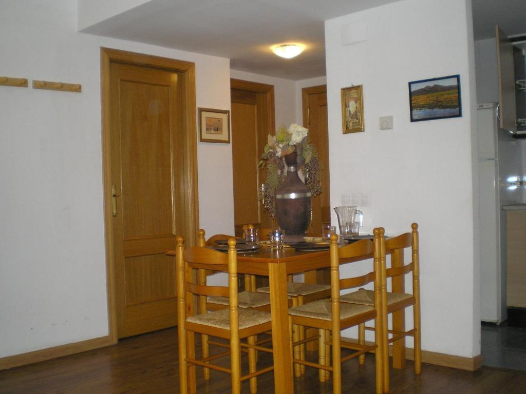 Apartamentos Turisticos Reyes Catolicos Zaragoza Kamer foto